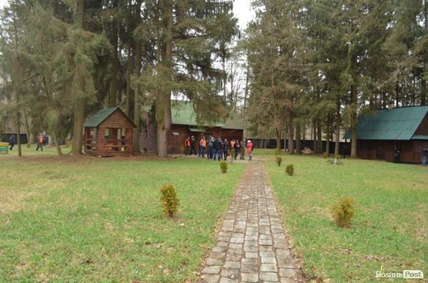 «Межигір'я» по-волинськи: екскурсія лісовими маєтками