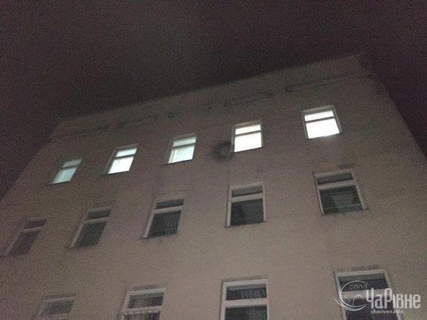 У Рівному з гранатомета обстріляли військкомат. ФОТО. ВІДЕО