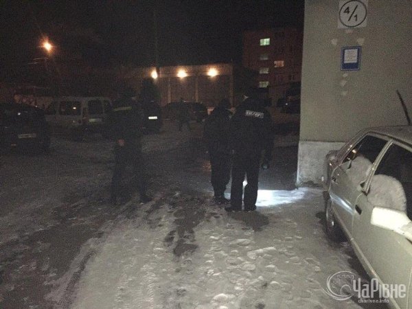 У Рівному з гранатомета обстріляли військкомат. ФОТО. ВІДЕО