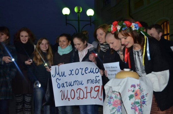 Як у Луцьку зустрічали потяг «Ковель – Чернівці». ФОТО