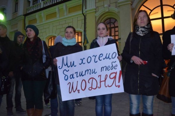 Як у Луцьку зустрічали потяг «Ковель – Чернівці». ФОТО