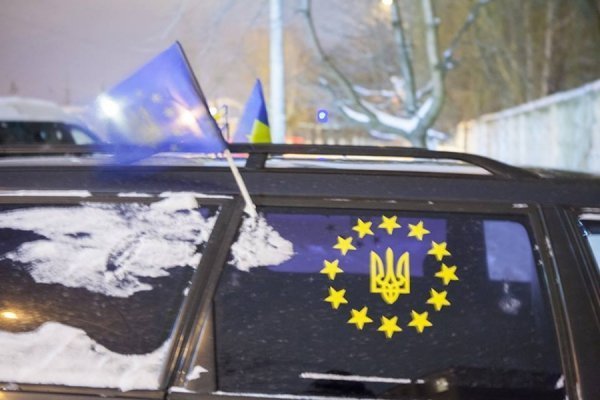 В облозі Автомайдану: у Луцьку ВВшникам заблокували виїзд з частини. ФОТО