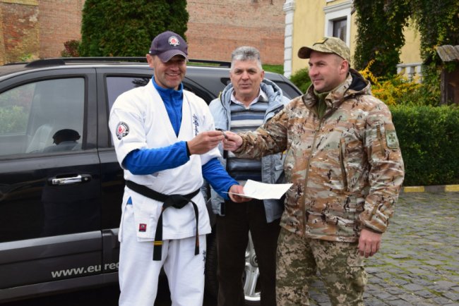 Юні волиняни придбали для прикордонників позашляховик 