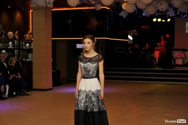 Фото різдвяного балу в Луцьку