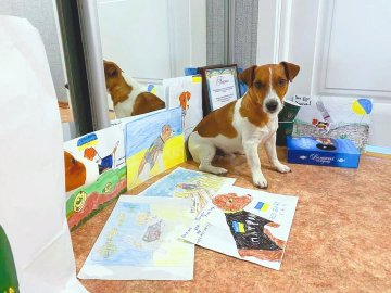 Пес Патрон отримав посилку від Підгайцівської громади. ФОТО