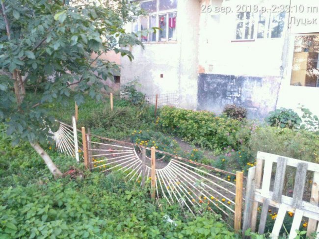 У Луцьку демонтували бетонні клумби, які перешкоджали проїзду