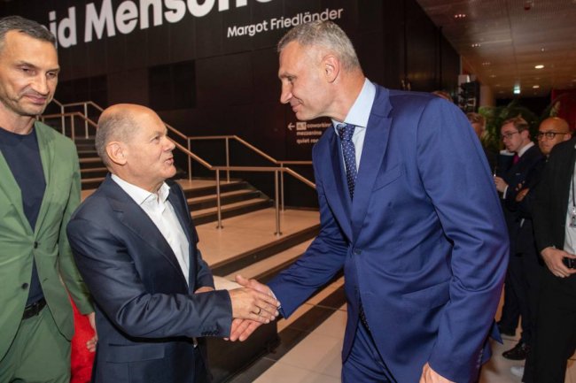 Кличко зустрівся з Олафом Шольцем – говорив про далекобійну зброю для України та посилення санкцій проти росії  