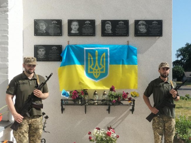 У ліцеї на Волині відкрили меморіальні дошки загиблим воїнам-випускникам. ФОТО