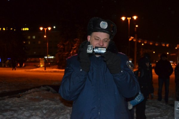 У центрі Луцька на честь Героїв Крут палав тризуб. ФОТО. ВІДЕО