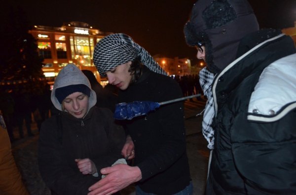 У центрі Луцька на честь Героїв Крут палав тризуб. ФОТО. ВІДЕО