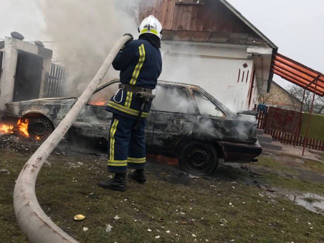 На Рівненщині в автомобілі вибухнув газовий балон. ФОТО
