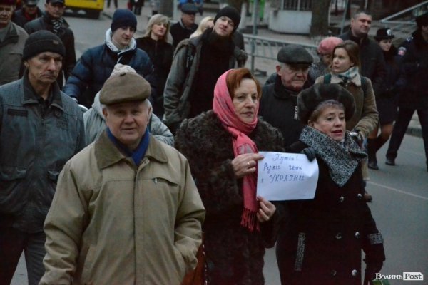 У Луцьку влаштували акцію «Я - Волноваха», щоб вшанувати загиблих на сході. ФОТО