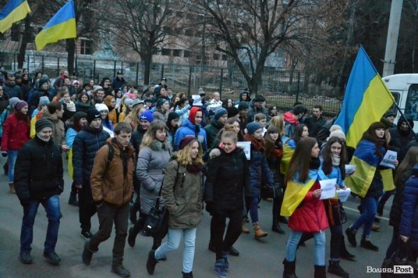 У Луцьку влаштували акцію «Я - Волноваха», щоб вшанувати загиблих на сході. ФОТО