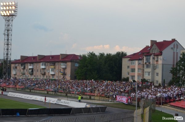 «Волинь» – «Шахтар»: як лучани вболівали на «Авангарді». ФОТО