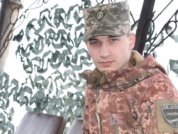 Військовий з Волині, який втратив ногу, рятуючи побратима, продовжив служити на Сході