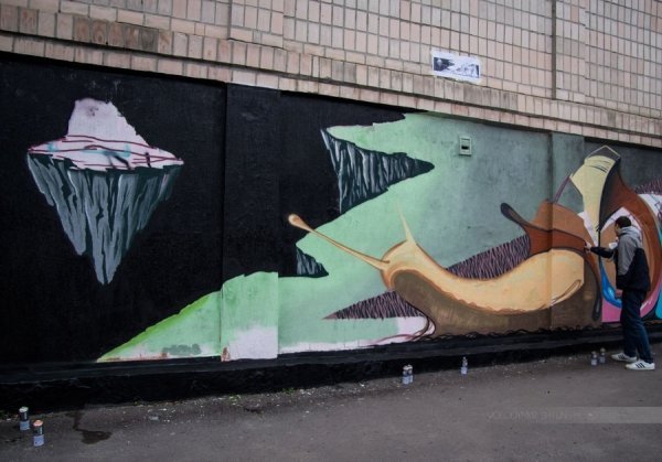 Художник, який обмалював Луцьк котами, завершив равлика. ФОТО