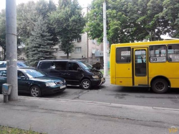 Потрійне ДТП у Луцьку за участі маршрутки. ФОТО