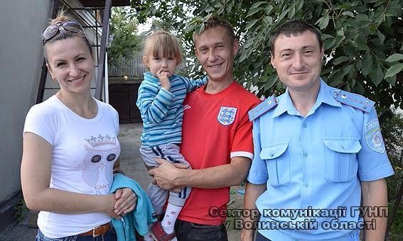 На Волині поліцейські повернули батькам загублену дитину. ФОТО