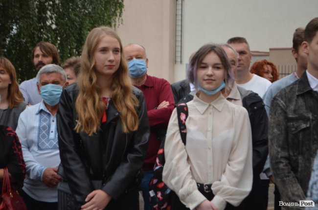 Як у луцькій школі №1 відзначали свято першого дзвоника. ФОТО 