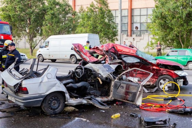 Жахлива аварія у Дніпрі: загинула сім'я з дитиною. ФОТО