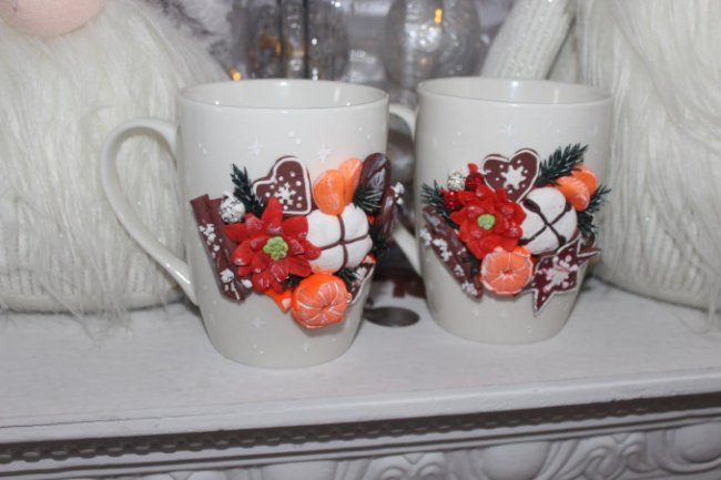 Вихователька дитсадка на Волині створює неповторні горнятка 