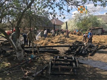 На Волині горіла господарська споруда: мешканці села допомогли ліквідувати пожежу