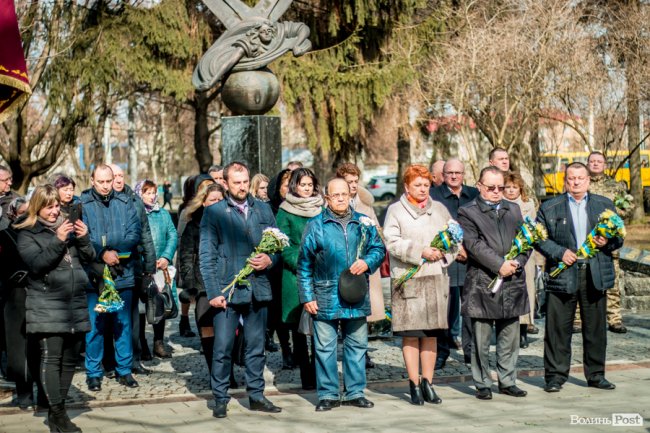 У Луцьку ходою і молитвами вшанували мужність та героїзм добровольців. ФОТО