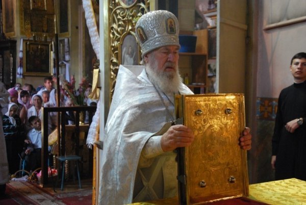 Як святили яблука та мед у луцькому Свято-Покровському храмі. ФОТО