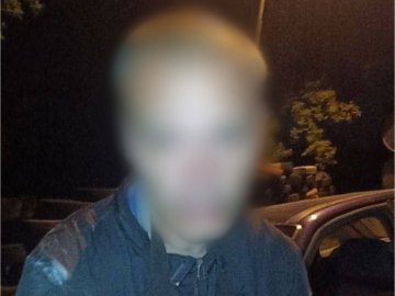 У Луцькому районі на блокпості затримали 36-річного чоловіка, який вкрав авто. ФОТО 