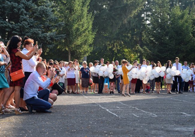 Перший дзвоник у найменшому місті на Волині. ФОТО