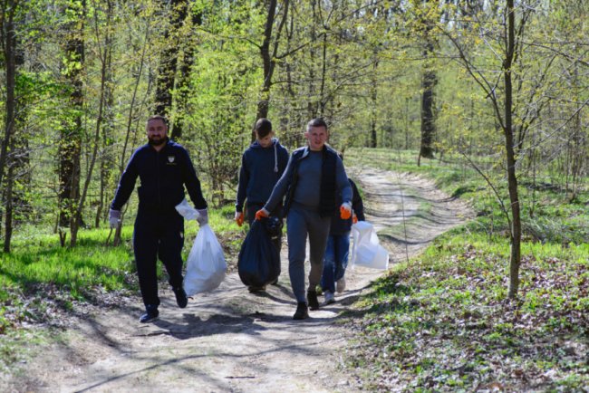 Єднання, праця та куліш: у селі під Луцьком організували толоку. ФОТО