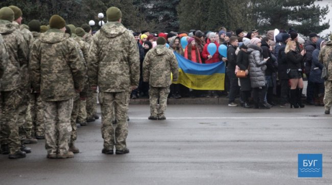 Нагороди, вітання та сльози щастя: у Володимирі урочисто зустріли воїнів 14-ї бригади. ФОТО. ВІДЕО