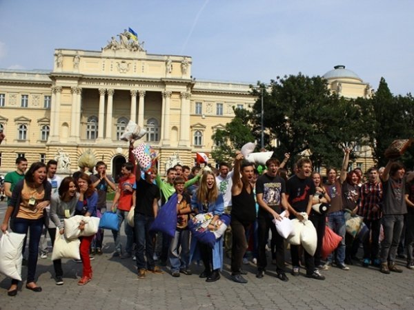 У Львові билися подушками. На черзі – Луцьк. ФОТО. ВІДЕО
