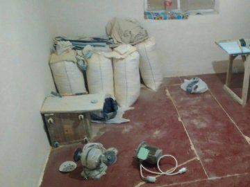 На Волині виявили підпільний цех обробки бурштину