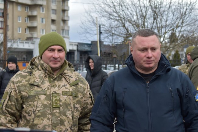 Волинь передала військовим дві вантажівки з генераторами, пічками-буржуйками. ФОТО