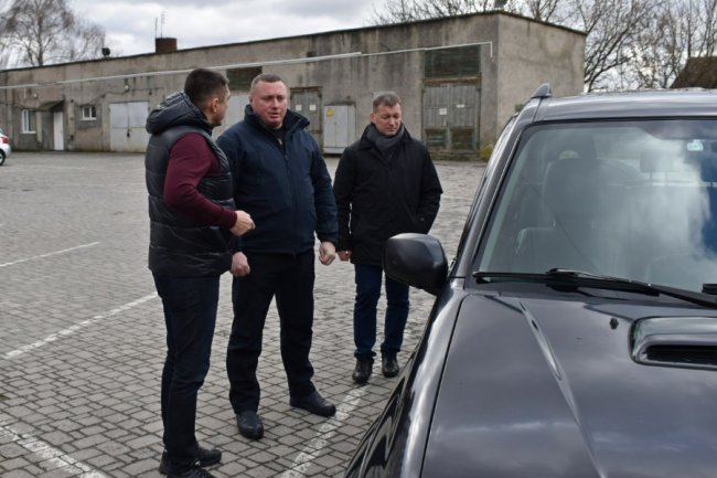 Волинь передала військовим дві вантажівки з генераторами, пічками-буржуйками. ФОТО