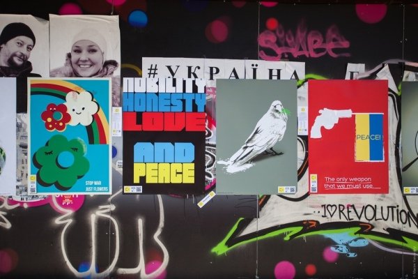 Дизайнери світу проти війни в Україні. ФОТО