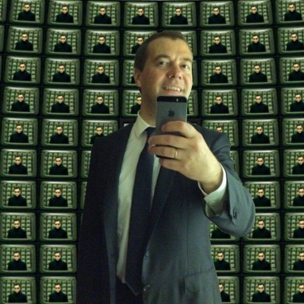 Інтернет сміється з селфі Медведєва. ФОТО