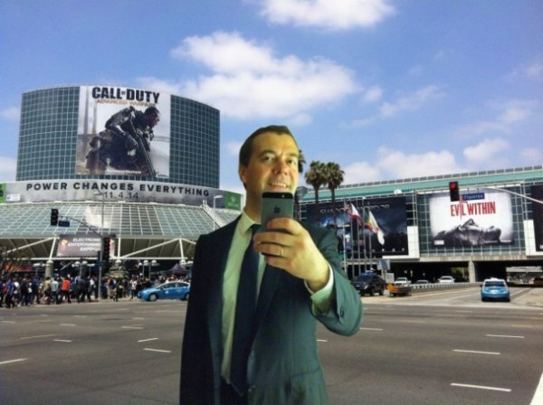 Інтернет сміється з селфі Медведєва. ФОТО