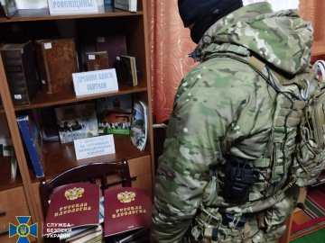 СБУ знайшла проросійську літературу, мільйони готівки та «сумнівних» громадян РФ у приміщеннях УПЦ МП