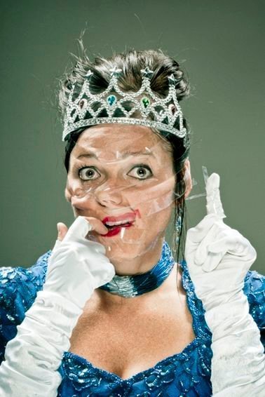 Люди, заклеєні скотчем. ФОТО