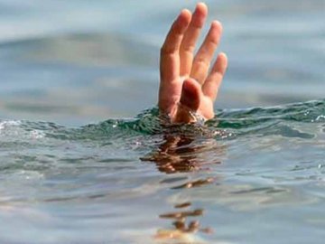 На Волині зі Стиру дістали тіло чоловіка: встановлюють його особу. ФОТО 18+