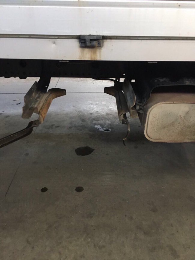 Словаки затримали дві волинські вантажівки з контрабандою бурштину