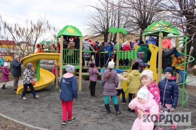 На Волині з'явився новий дитмайданчик  