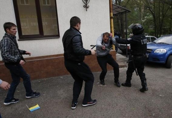 «Кривавий» марш в Донецьку. ФОТО