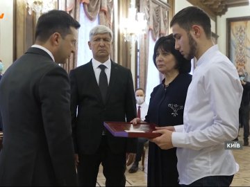 Син волинського айдарівця отримав посмертну нагороду батька