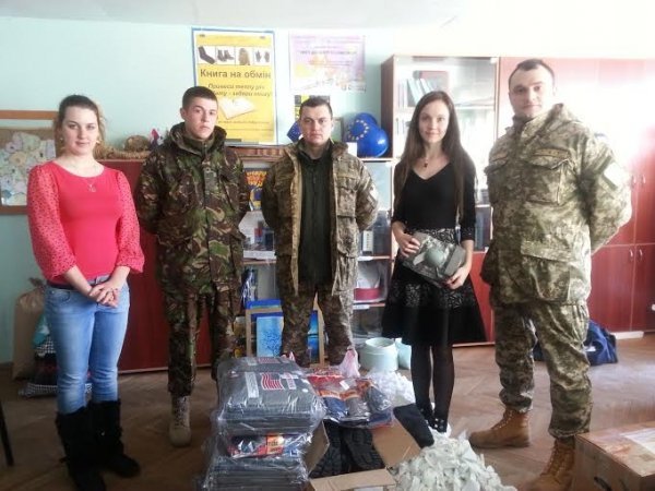 Луцькі волонтери передали допомогу розвідникам 14 бригади. ФОТО