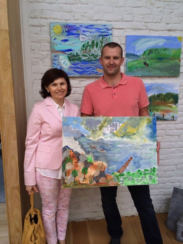 Волинські волонтери представили у Брюсселі виставку картин бійців АТО