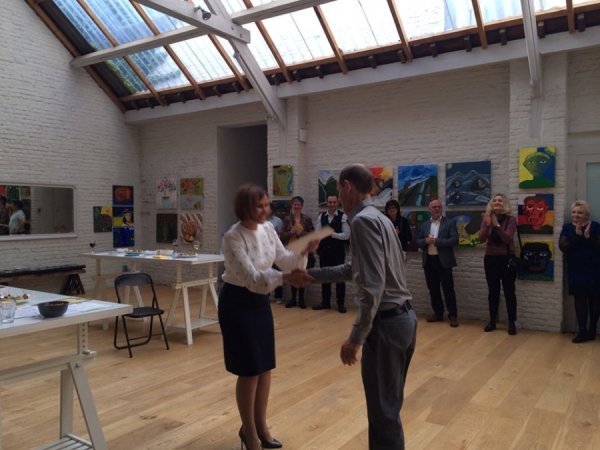 Волинські волонтери представили у Брюсселі виставку картин бійців АТО