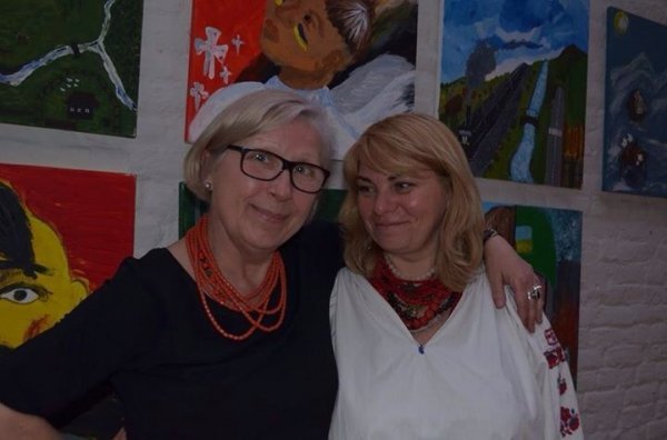 Волинські волонтери представили у Брюсселі виставку картин бійців АТО